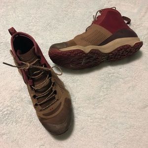 Under amour boots proof water 💧